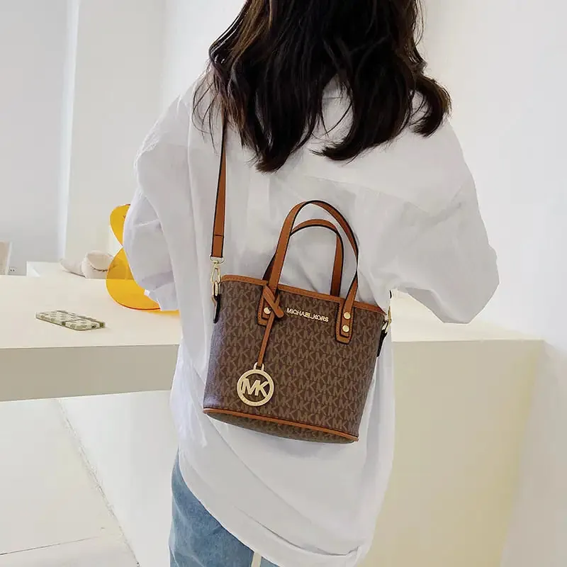 Fashionable Women's Bucket Bag