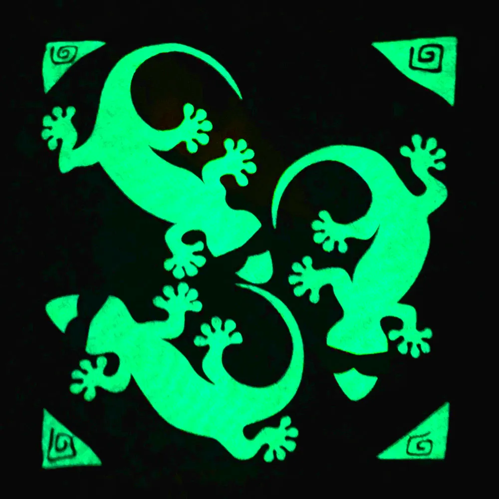 Gecko Surfari 1988 - Black Tee V3 (GITD)